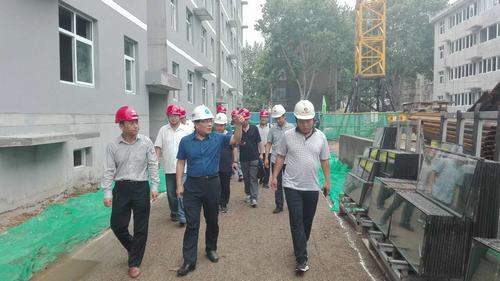 建設集團副總經理王明智一行蒞臨韓城分公司棚戶區改造項目施工現場檢查指導工作