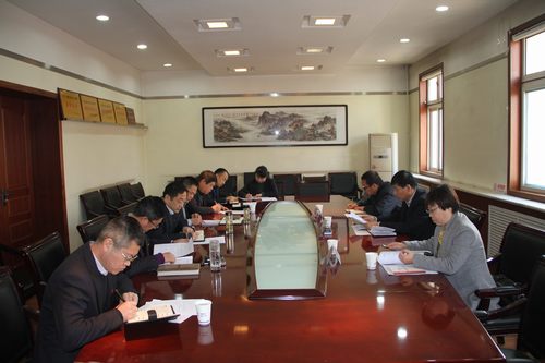 建設集團聯合黨委副書記、紀委書記、工會負責人侯本英深入銅煤公司督導黨委中心組學習研討