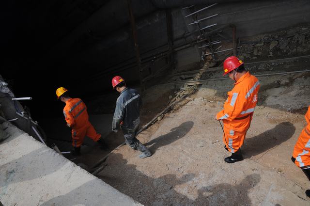 掘進公司安全多手抓確保年末安全穩定