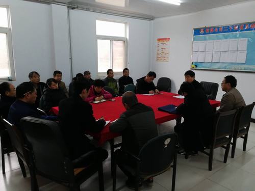 銅煤公司基層項目部員工熱學熱議全國“兩會”精神