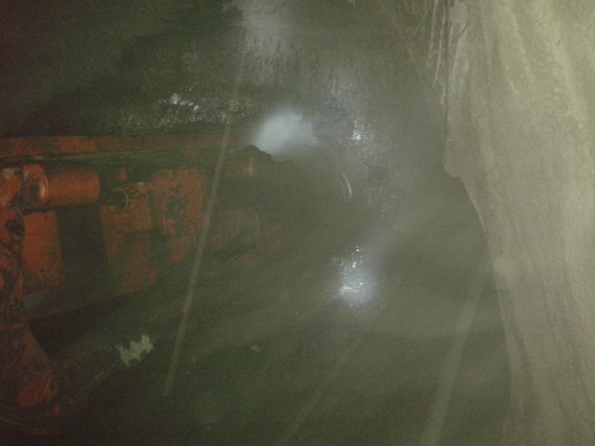 礦建三公司雙龍項目部108綜采工作面回風順槽與西翼輔助運輸巷順利貫通