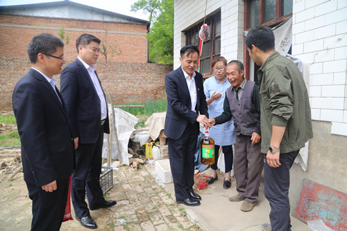 文明鄉村共創建  扶貧幫困在行動