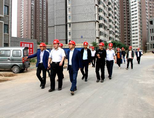 寧興剛、王明智一行深入銅煤1#、2#住宅小區施工現場調研指導工作