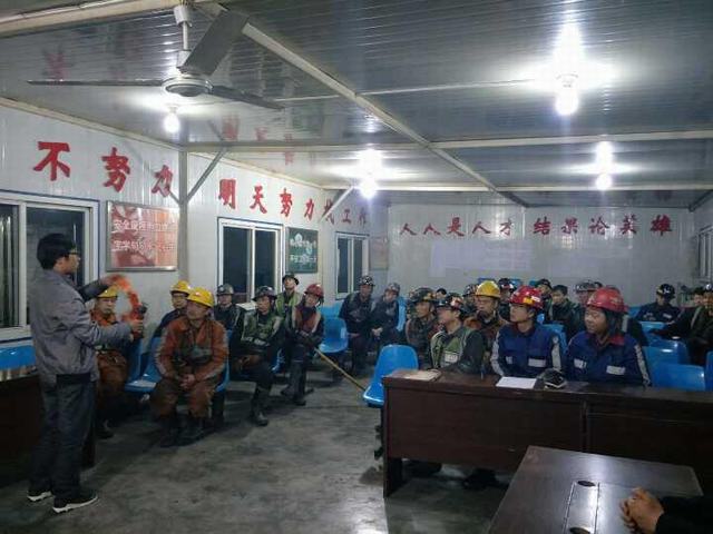 陜煤建設(shè)掘進公司北翼項目部開展自救器培訓(xùn)演練全覆蓋