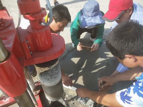 渭南市質(zhì)監(jiān)站檢查組深入G242大荔縣城過境段公路建設(shè)工程檢查指導(dǎo)工作