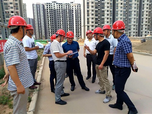 王明智深入銅煤1#、2#號小區(qū)施工現(xiàn)場檢查指導(dǎo)工作