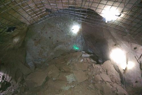 陜煤建設礦建二公司冶坪煤礦中央變電所通道與井底車場順利貫通