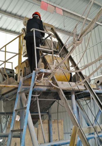 陜煤建設設備租賃中心設備檢查與盤點工作齊頭并進