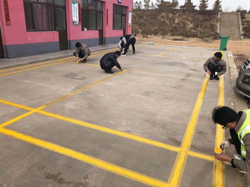 項目部的“專業球場”健身強體樂工作