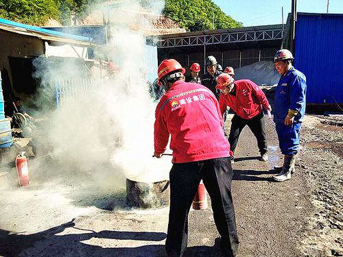 陜煤建設(shè)礦建二公司各項目部組織火災(zāi)應(yīng)急演練防患于未“燃”