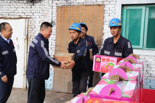 陜煤建設(shè)洗選煤運營公司：中秋慰問暖人心，濃濃溫情話關(guān)懷