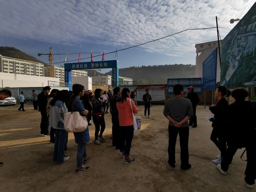 “新中國從這里走來”網(wǎng)絡(luò)主題活動媒體團走進(jìn)陜煤建設(shè)礦建二公司車村項目部