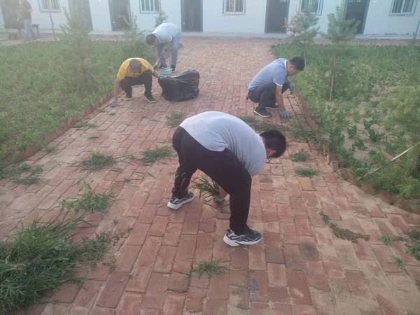 陜煤建設韓城分公司榆林項目部開展義務勞動活動增強項目部的向心力