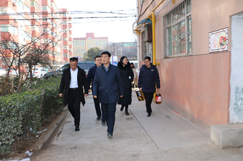 公司領導春節前夕走訪慰問困難職工