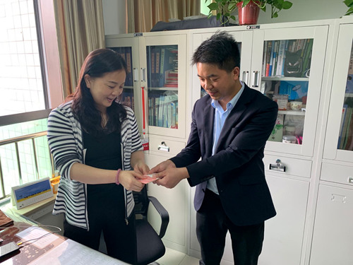 陜煤建設(shè)公司:一張蛋糕卡 盡顯關(guān)愛(ài)情