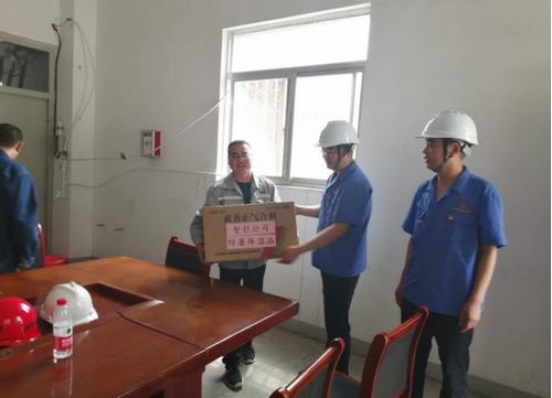 智引科技公司領導慰問蒞臨咸陽分公司第二項目部“送清涼”