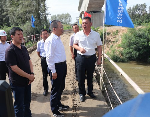 榆林市委副書記、市長李春臨深入陜煤建設路橋分公司靖神鐵路項目調研指導