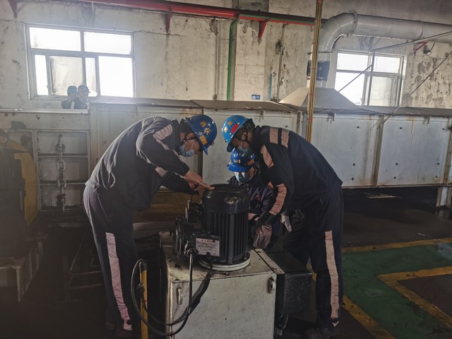 【春節(jié)一線報道】陜煤建設(shè)洗選煤運營公司紅柳林洗煤廠項目部：  堅守崗位過除夕，送上“平安福”