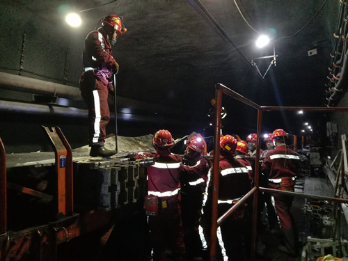 陜煤建設機電安裝公司：春節堅守崗位忙搶修