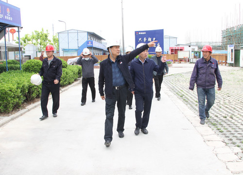 侯本英深入山水逸境小區、老城改造項目調研指導工作