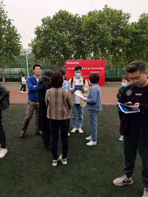 陜煤建設機電安裝公司參加招聘會精選人才