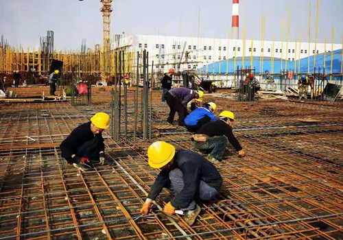 揮灑汗水，亮劍拼搏，以勞動(dòng)為五一添色彩