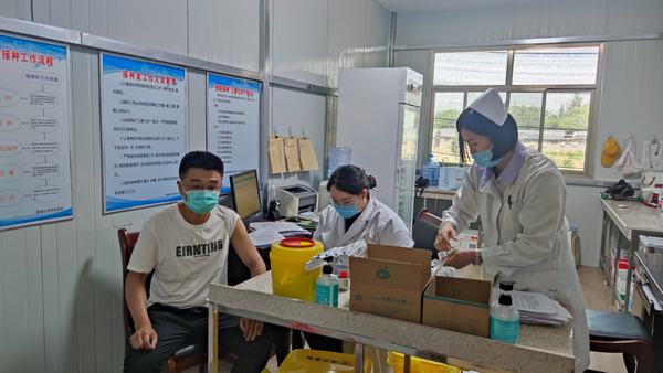 陜煤建設韓城分公司組織員工接種新冠疫苗構筑健康防線