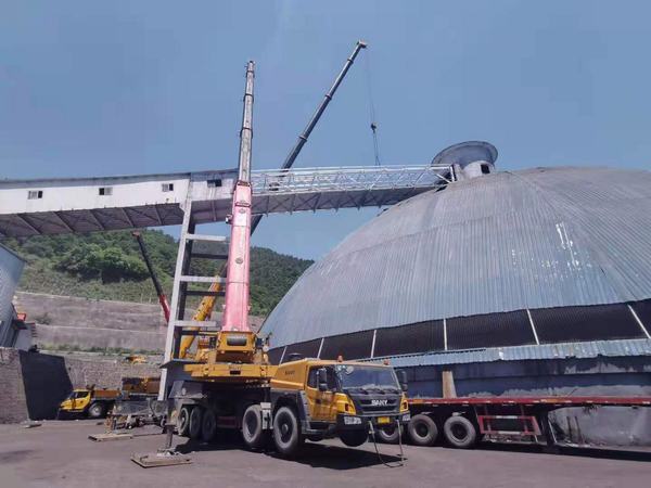 陜煤建設(shè)韓城分公司圓滿完成建新礦主井驅(qū)動(dòng)機(jī)房至原煤倉棧橋吊裝工程