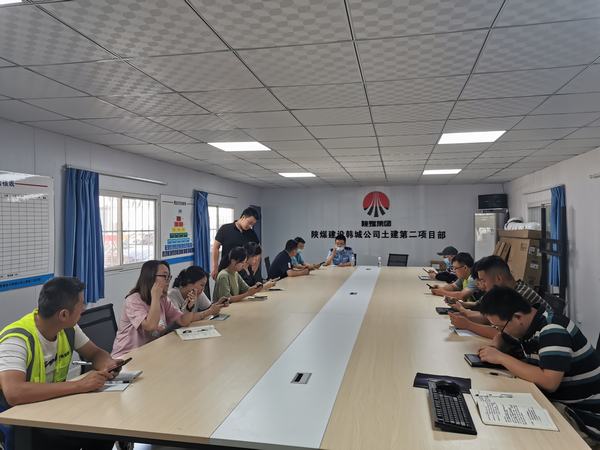 陜煤建設韓城分公司土建二項目部開展“警企攜手，全民反詐”宣傳活動