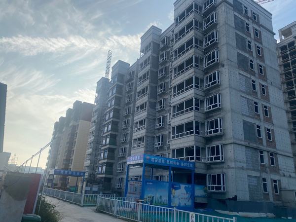 陜煤建設(shè)銅煤公司承建的白水縣萬(wàn)榮錦園小區(qū)2#、3#樓獲評(píng)“市級(jí)文明工地”稱(chēng)號(hào)