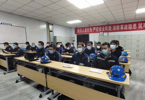 陜煤建設洗選煤運營公司紅柳林洗煤廠項目部：強素質+保安全+促發展=“煤黑人”的標準