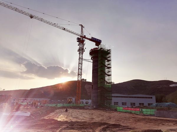 陜煤建設天工公司安裝三部原煤儲煤場落煤筒滑模施工順利完成