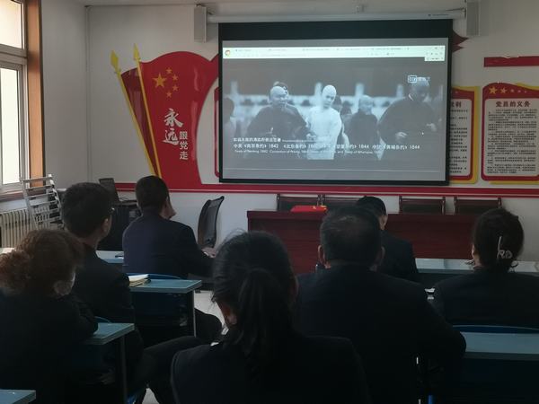 陜煤建設(shè)銅煤公司機關(guān)黨支部開展“守初心、觀紅影”主題黨日活動