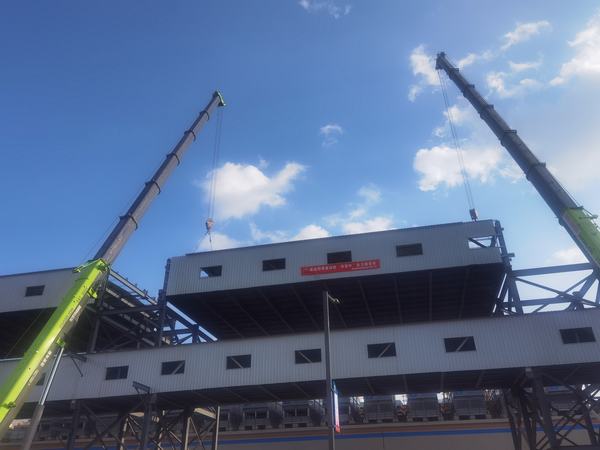 陜煤建設榆林公司神木電石棧橋工程桁架吊裝取得階段性勝利