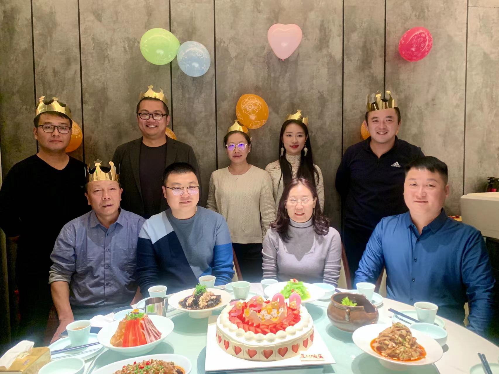 陜煤建設綠宇公司:舉辦“攜手同心 感恩有你”員工集體生日會