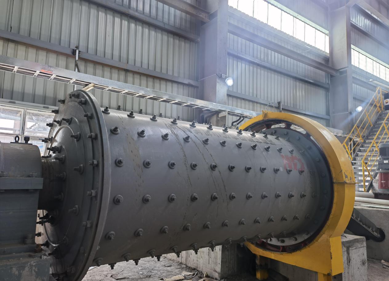 陜煤建設漢中分公司承建龍鋼集團燒結機頭電除塵項目清洗車間球磨機設備試車成功