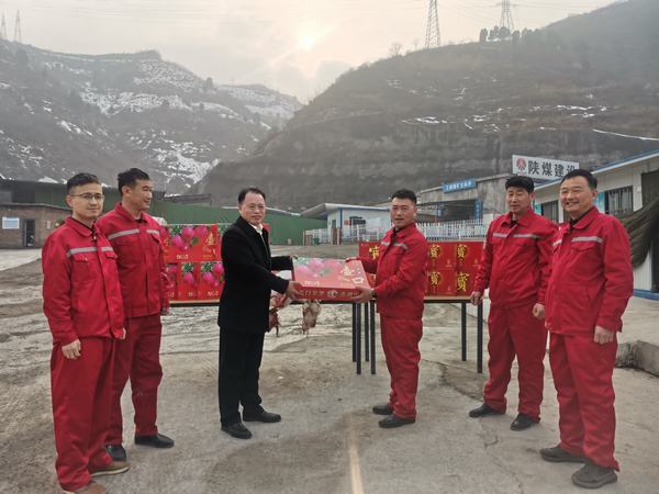 陜煤建設(shè)礦建二公司開展春節(jié)送溫暖 慰問進(jìn)基層活動