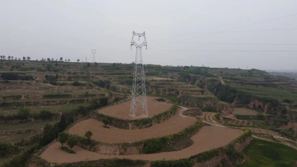 陜煤建設機電安裝公司10萬千瓦光伏項目110kv外送線路全線貫通