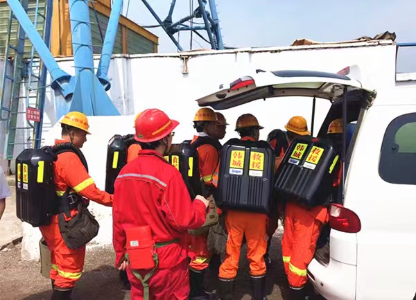 韓城礦業王峰煤礦與陜煤建設礦建二公司王峰項目部組織開展煤礦水害事故應急救援演練