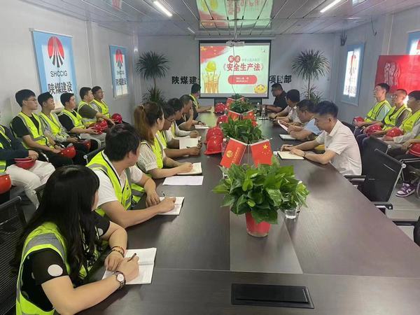 安全月里說安全，植入“紅線”守底線