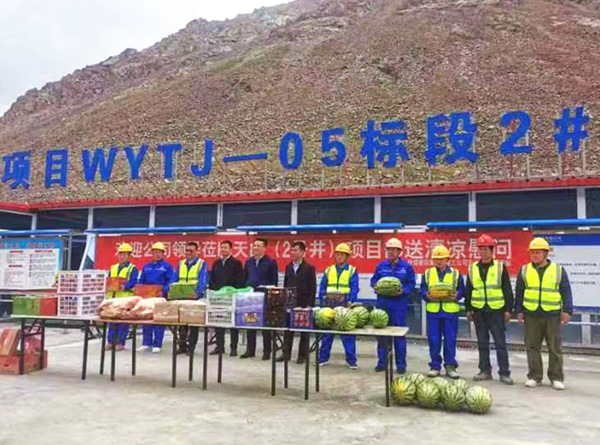 陜煤建設礦建三公司：穿著棉衣送“清涼”  別樣“溫暖”送心上