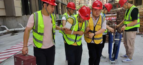 陜煤建設(shè)銅煤公司第十五項(xiàng)目部開展“防風(fēng)險(xiǎn)、除隱患、遏事故”為主題的特種設(shè)備事故應(yīng)急救援演練活動(dòng)