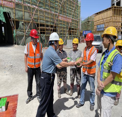 陜煤建設(shè)西北分公司開展“高溫慰問(wèn)送清涼，情系基層暖人心”活動(dòng)