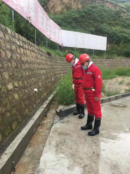 陜煤建設礦建二公司：筑起雨季防護墻 打贏防汛攻堅戰