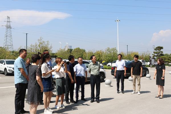 陜煤建設川耀公司：川耀PPP項目崔仙服務區迎來《中國公路》《陜西日報》兩家媒體采風