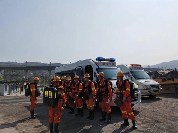 陜煤建設礦建二公司第二項目部開展火災事故應急救援演練