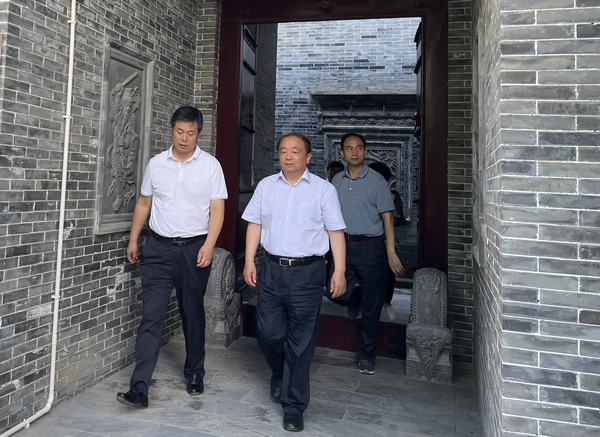 陜西省政協副主席張廣智一行深入蒲城縣槐院里歷史文化街區進行調研