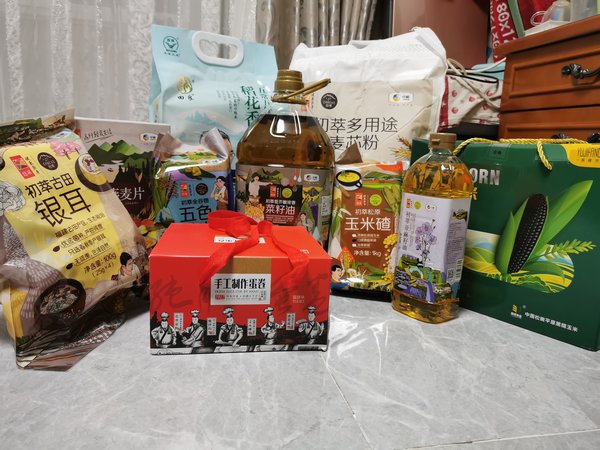 陜煤建設路橋分公司：不用愁啦，今年中秋慰問品快遞到您家！