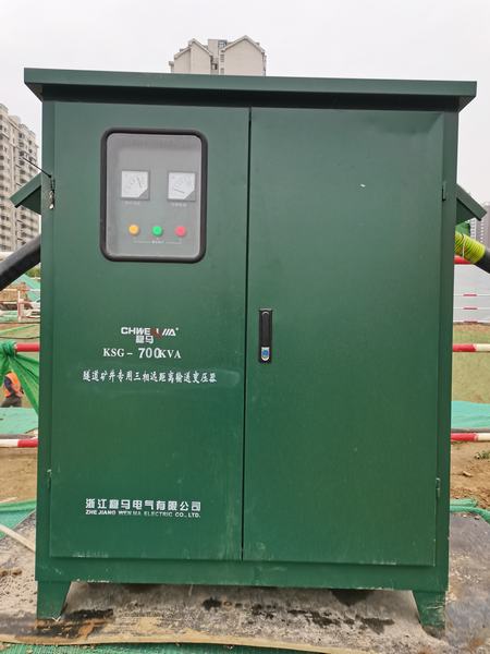 陜煤建設新龍城直屬項目部:采用升降壓柜確保施工現場用電暢通