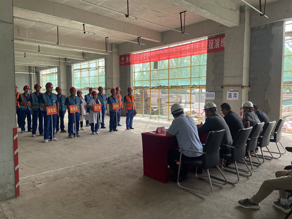 陜煤建設(shè)渭南分公司第一項(xiàng)目部物體打擊應(yīng)急演練在啟航A、B座項(xiàng)目工地展開